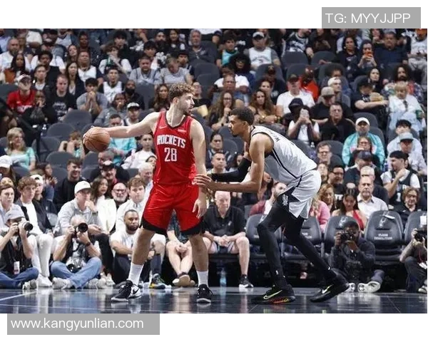 火箭与马刺圣诞大战回顾：激情对决与经典时刻的交织